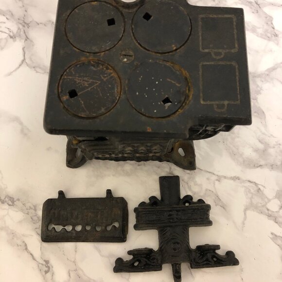 Vintage Antique Dollhouse Miniature Queen Cast Iron Stove with Accessories - Picture 4 of 9